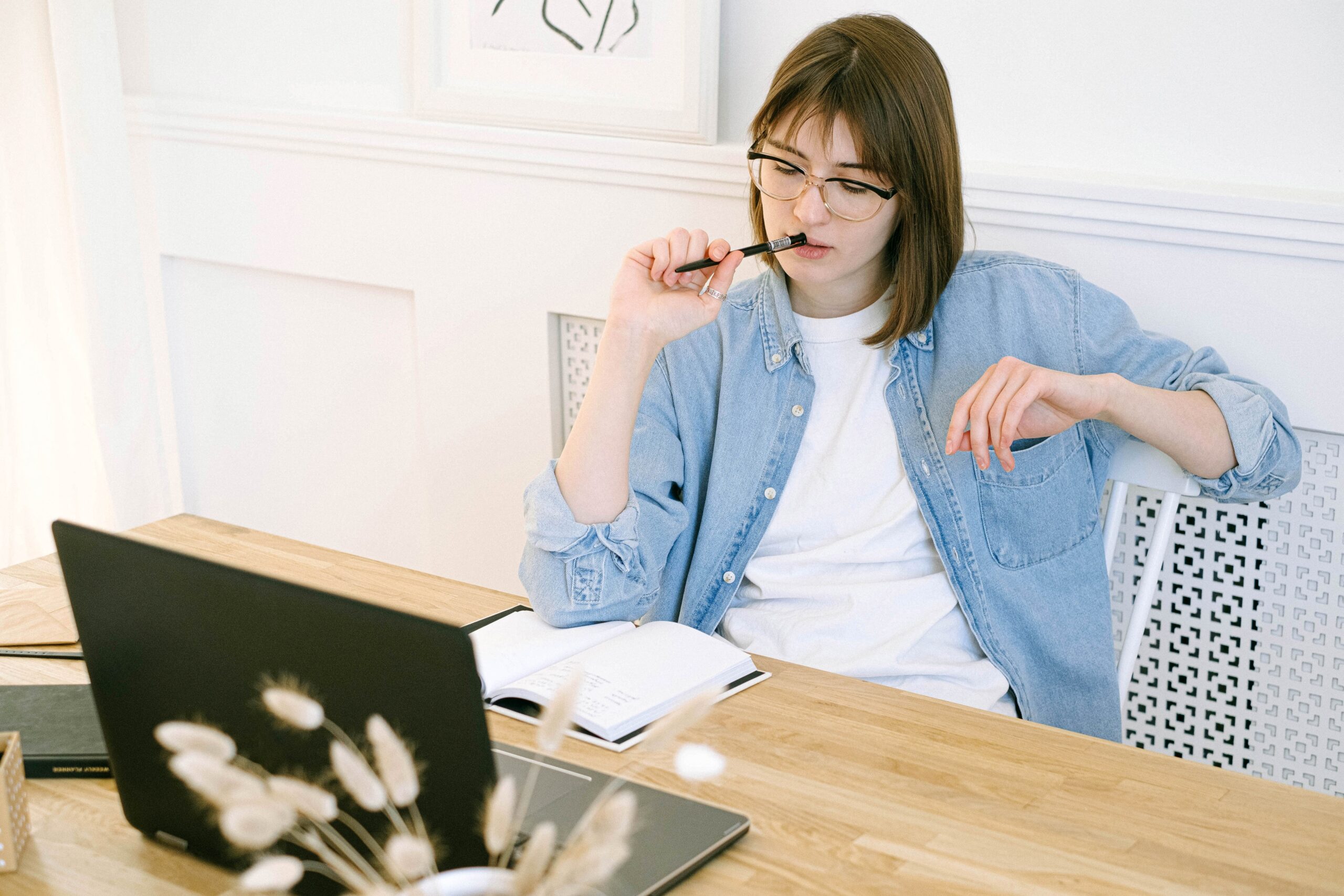 Read more about the article 7 Tips to Feel Connected When You Work Alone