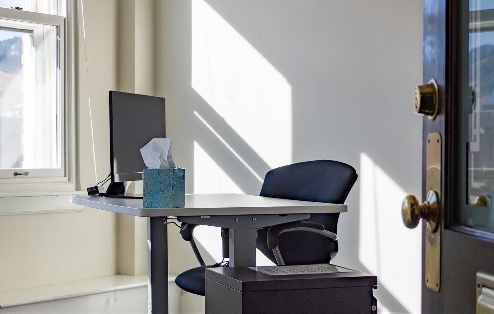 Read more about the article 4 Benefits of Working in a Private Office